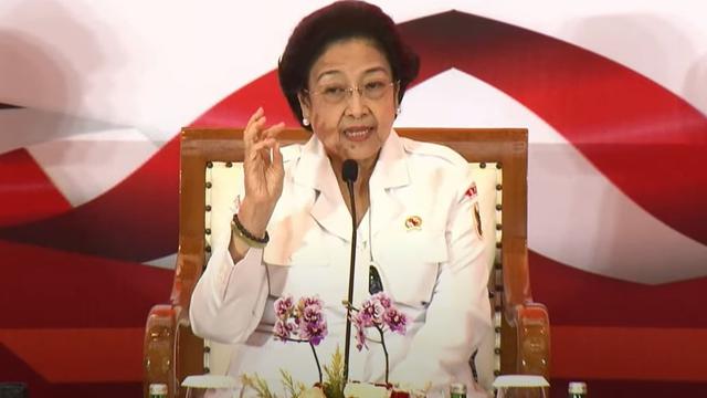 Curhat Megawati : Saya orang islam, naik haji saya udah 2 kali, umrah saya sudah 3 kali, ada yang mengatakan saya tidak islami