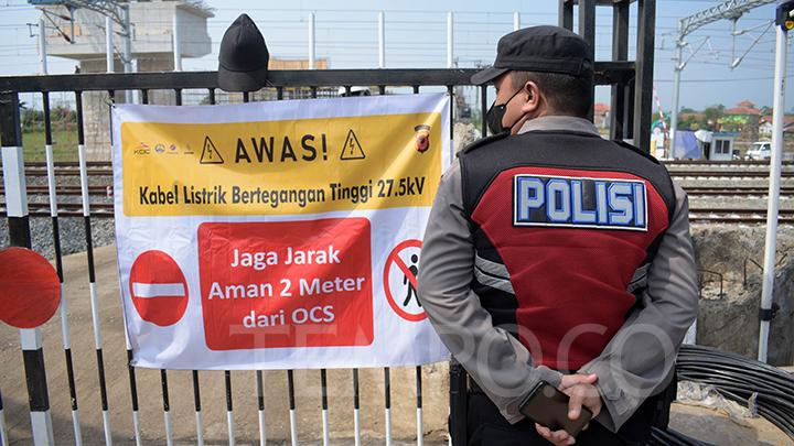 Enam Anggota Komplotan Pencurian Baut dan Kabel Tembaga Proyek Kereta Cepat Ditangkap di Karawang Enam Anggota Komplotan Pencurian Baut dan Kabel Tembaga Proyek Kereta Cepat Ditangkap di Karawang