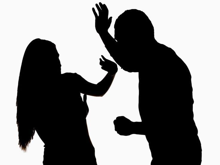 Gambar seorang ibu menjadi korban penganiayaan oleh mantan suami.