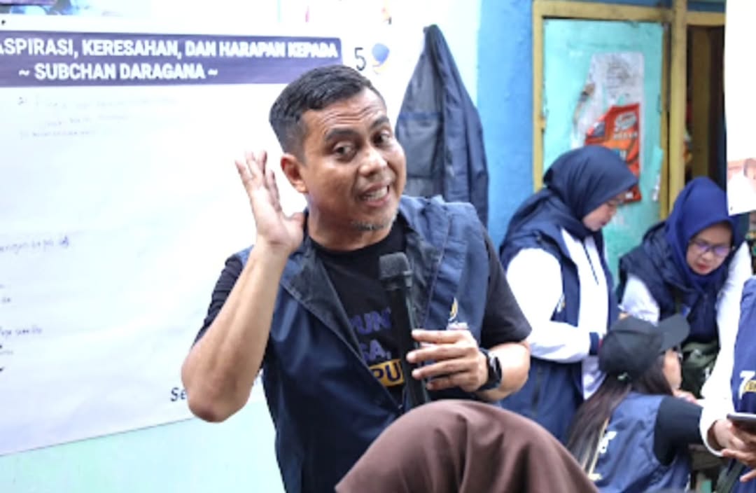 Subchan Daragana berbicara tentang pentingnya literasi digital di depan komunitas pemuda di Cimahi.
