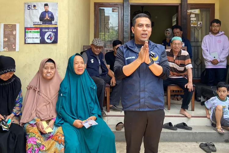 Potret Subchan Daragana yang sedang berbicara, menampilkan sosok dengan ide-ide visioner untuk pembangunan Kota Bandung.