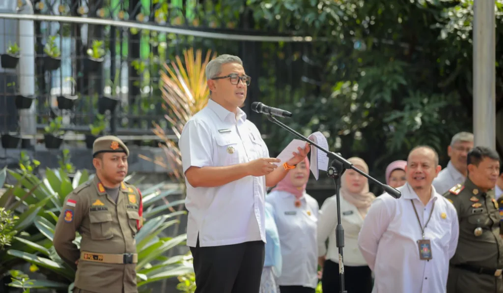 Dari Teras Cihampelas Hingga Terorisme, Ini 3 Instruksi Tegas Farhan ke Satpol PP Bandung! Dari Teras Cihampelas Hingga Terorisme, Ini 3 Instruksi Tegas Farhan ke Satpol PP Bandung!