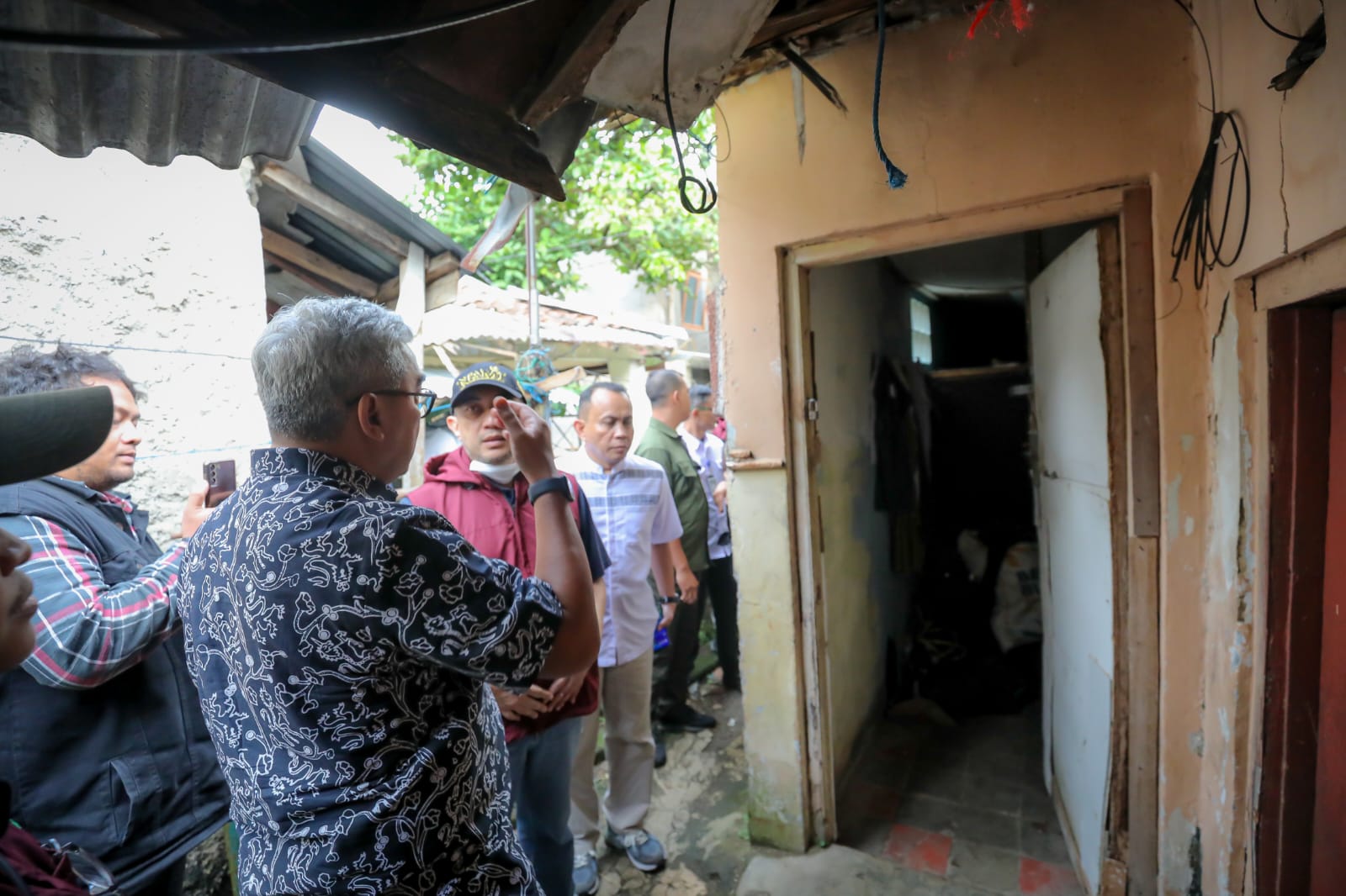 Rumah Warga Bandung Mendadak Direnovasi Gratis Senilai 25 Juta! Cek Syaratnya Sekarang! Rumah Warga Bandung Mendadak Direnovasi Gratis Senilai 25 Juta! Cek Syaratnya Sekarang!