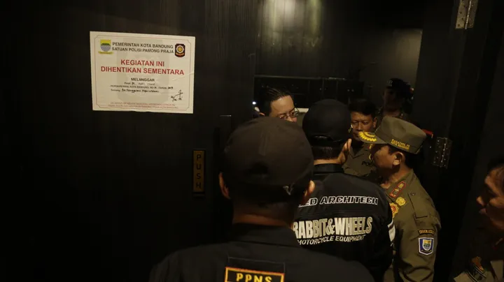 Tempat Hiburan di Bandung Ditutup Paksa karena Langgar Etika 1 Muharam Tempat Hiburan di Bandung Ditutup Paksa karena Langgar Etika 1 Muharam