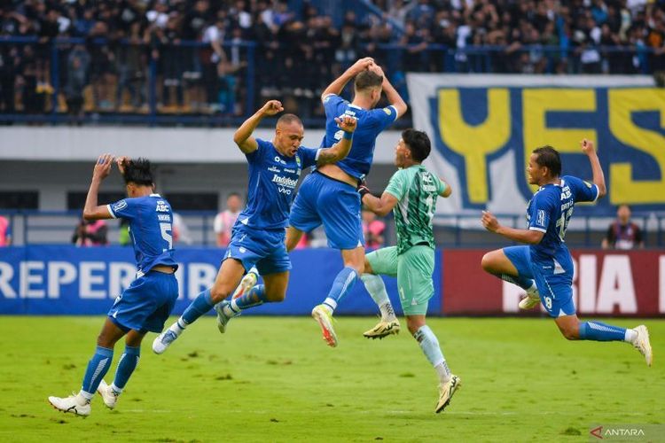 Pemain Baru Persib Langsung Divaksin! Ada Apa Dengan Skuat Juara? Pemain Baru Persib Langsung Divaksin! Ada Apa Dengan Skuat Juara?