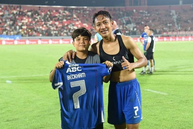 Demi Persahabatan, Beckham Putra Rela Gajinya Dipotong Karena Tukar Jersey! Demi Persahabatan, Beckham Putra Rela Gajinya Dipotong Karena Tukar Jersey!