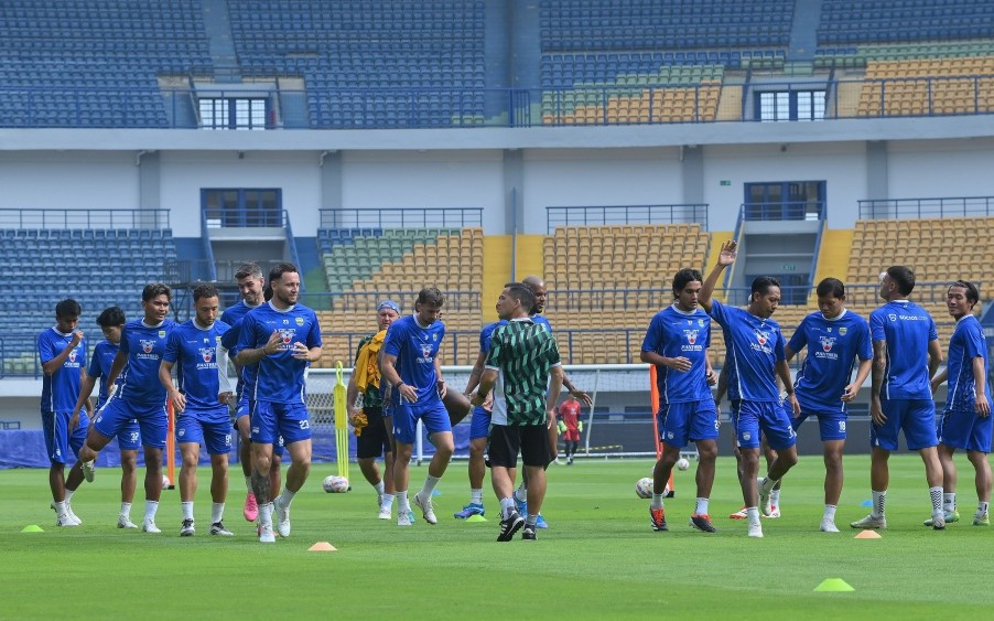 Rezaldi Comeback! Persib Siap Guncang Piala Presiden 2025 Rezaldi Comeback! Persib Siap Guncang Piala Presiden 2025