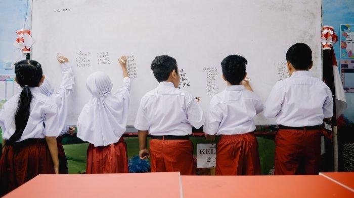 Skema Sekolah Gratis di Bandung Ditargetkan Mulai Berjalan Tahun Ini, Pemkot Siapkan Rp 27 Miliar Skema Sekolah Gratis di Bandung Ditargetkan Mulai Berjalan Tahun Ini, Pemkot Siapkan Rp 27 Miliar