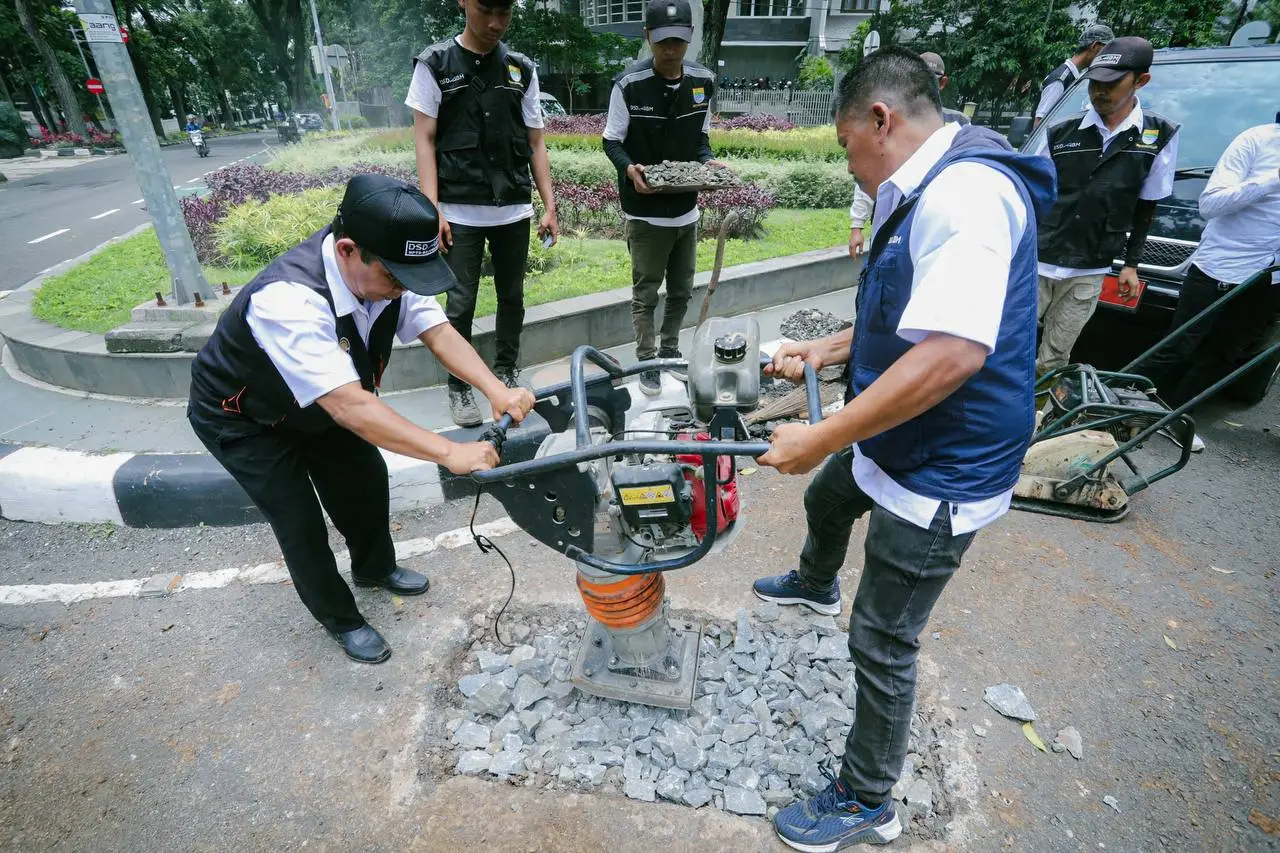 Tak Mau Ada Korban Lagi! DPRD dan Pemkot Kompak Benahi Jalan Rusak di Bandung Tak Mau Ada Korban Lagi! DPRD dan Pemkot Kompak Benahi Jalan Rusak di Bandung