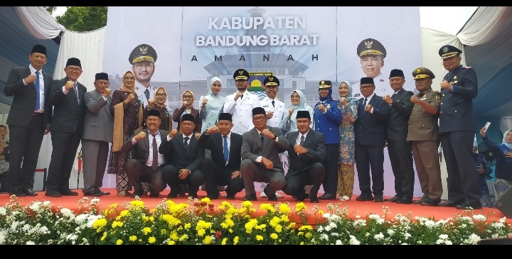 75% Sekolah Rusak di KBB, Bupati Jeje Janji Bereskan Hanya 47 Ruangan Tahun Ini 75% Sekolah Rusak di KBB, Bupati Jeje Janji Bereskan Hanya 47 Ruangan Tahun Ini