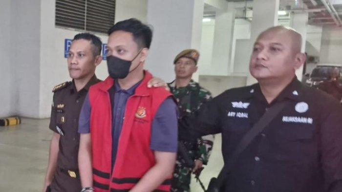 Tersangka Korupsi KUR Ditangkap Usai Buron 2 Tahun hingga ke Kamboja Tersangka Korupsi KUR Ditangkap Usai Buron 2 Tahun hingga ke Kamboja