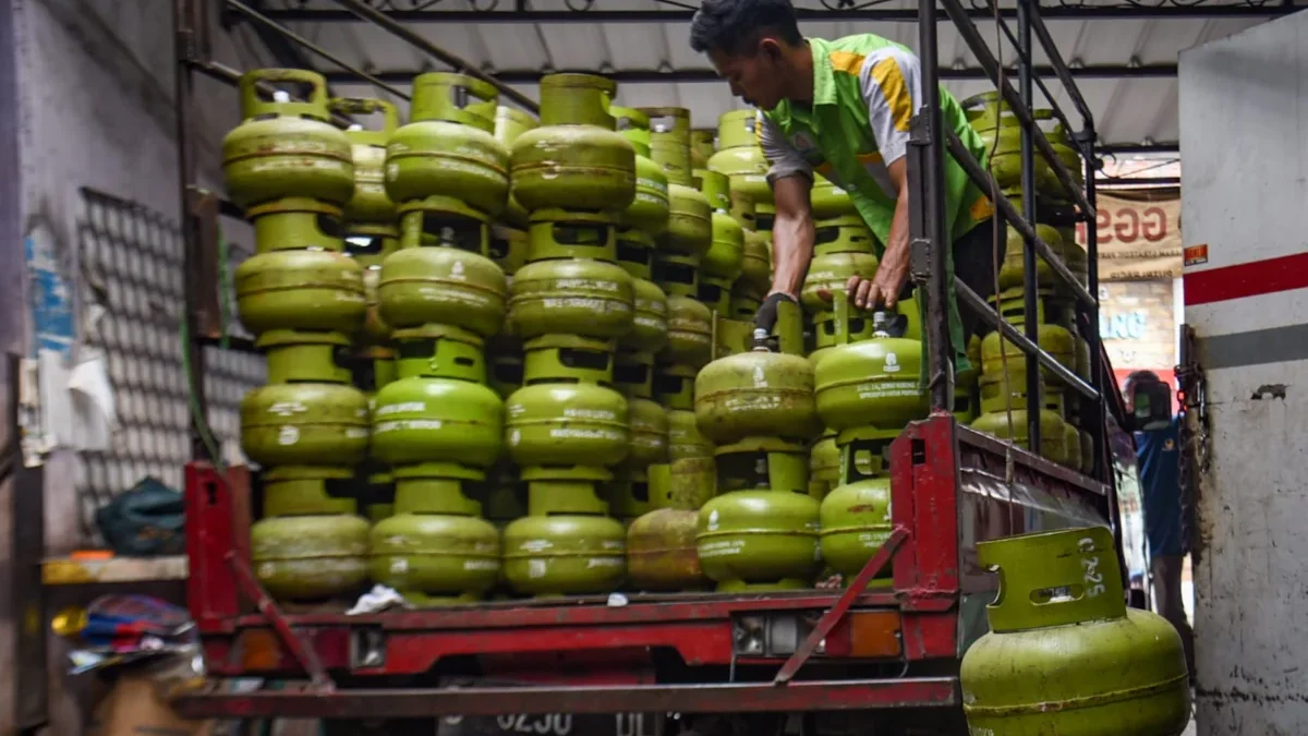 Wali Kota Farhan Siap Hajar Penimbun Gas LPG! Bandung Pastikan Stok Aman! Wali Kota Farhan Siap Hajar Penimbun Gas LPG! Bandung Pastikan Stok Aman!
