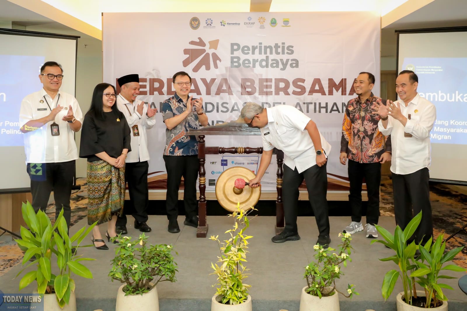 Pelatihan Bisnis Gratis dari Pemerintah Bandung 2025, Buruan Daftar Sekarang! Pelatihan Bisnis Gratis dari Pemerintah Bandung 2025, Buruan Daftar Sekarang!