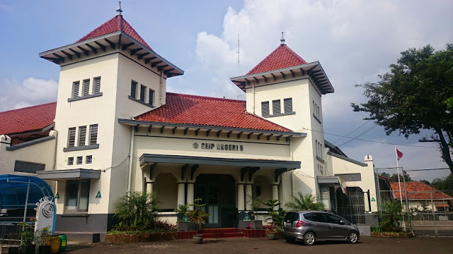 SMP Terbaik Bandung untuk Prestasi dan Masa Depan Cerah SMP Terbaik Bandung untuk Prestasi dan Masa Depan Cerah