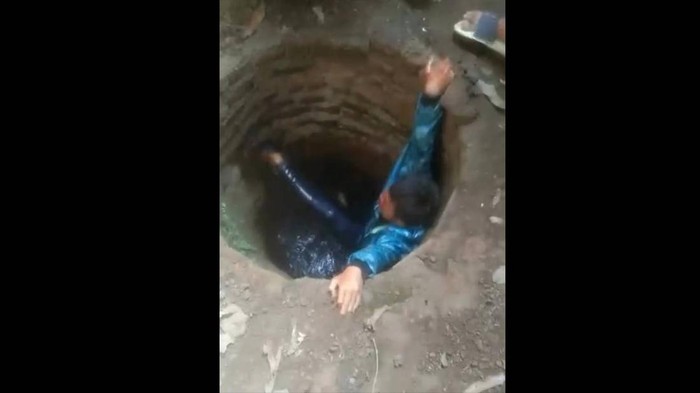 Viral! Anak SMP Bandung Diperundung dan Dilempar ke Sumur, Polisi Turun Tangan Viral! Anak SMP Bandung Diperundung dan Dilempar ke Sumur, Polisi Turun Tangan