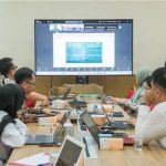 Kemenkumham Jabar Bagikan Buku Panduan Hukum ke Warga