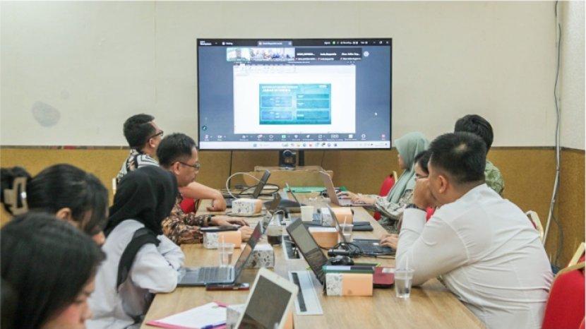 Kemenkumham Jabar Bagikan Buku Panduan Hukum ke Warga Kemenkumham Jabar Bagikan Buku Panduan Hukum ke Warga