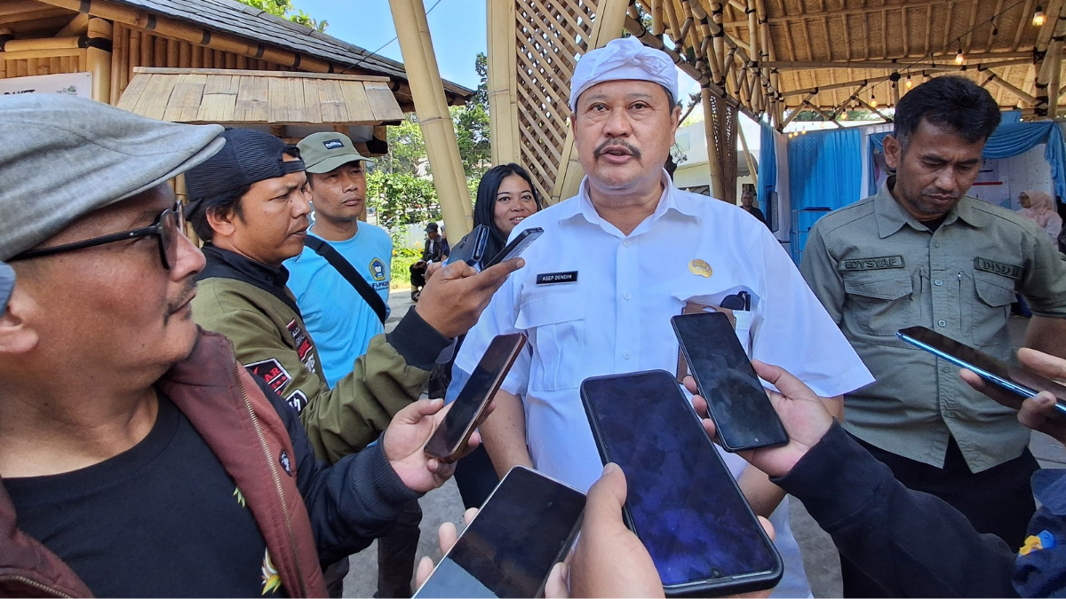 Minum Susu dan Makan Telur Gratis untuk Siswa di Bandung Barat Meriahkan HUT KBB ke-18 Minum Susu dan Makan Telur Gratis untuk Siswa di Bandung Barat Meriahkan HUT KBB ke-18