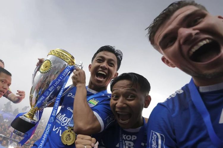 156 Laga dan 19 Gol, Febri Hariyadi Kembali Berseragam Persib! 156 Laga dan 19 Gol, Febri Hariyadi Kembali Berseragam Persib!