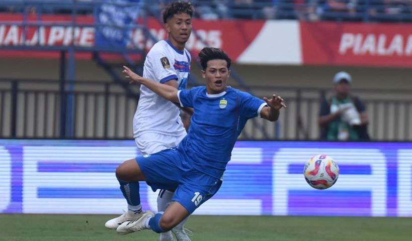 Achmad Jufriyanto Patah 2 Tulang Rusuk Usai Benturan Keras Lawan Port FC Achmad Jufriyanto Patah 2 Tulang Rusuk Usai Benturan Keras Lawan Port FC