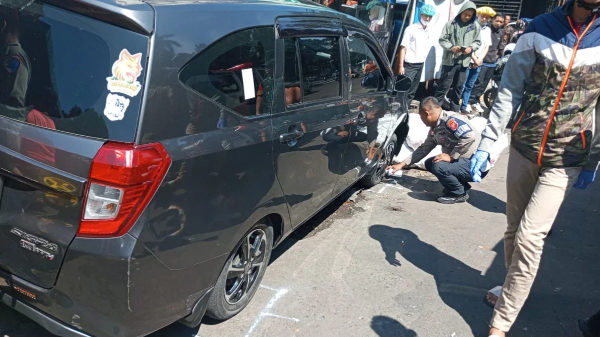 Mobil Sigra Hantam Motor dan Gerobak, Sopir Dinyatakan Meninggal di RSHS Mobil Sigra Hantam Motor dan Gerobak, Sopir Dinyatakan Meninggal di RSHS