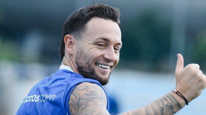 Marc Klok Ungkap Persib Bandung Sedang Transisi Menuju Standar Baru Penuh Energi Marc Klok Ungkap Persib Bandung Sedang Transisi Menuju Standar Baru Penuh Energi