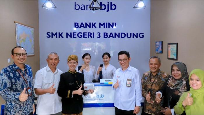 Mini Bank SMKN 3 Bandung Resmi Diluncurkan OJK Jabar & Bank BJB Mini Bank SMKN 3 Bandung Resmi Diluncurkan OJK Jabar & Bank BJB