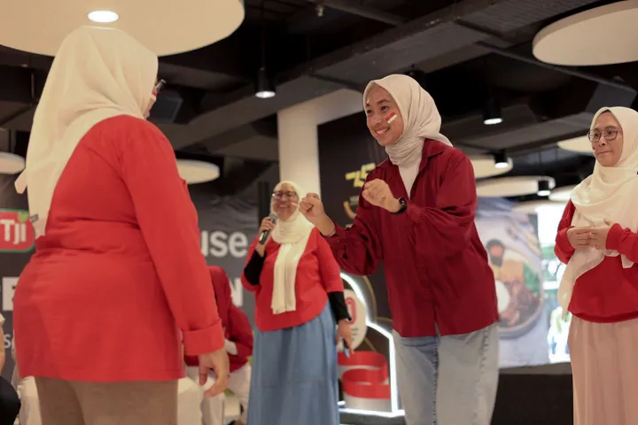Serba Merah Putih! Fotografer Perempuan Ramaikan BIP Saat HUT RI Serba Merah Putih! Fotografer Perempuan Ramaikan BIP Saat HUT RI