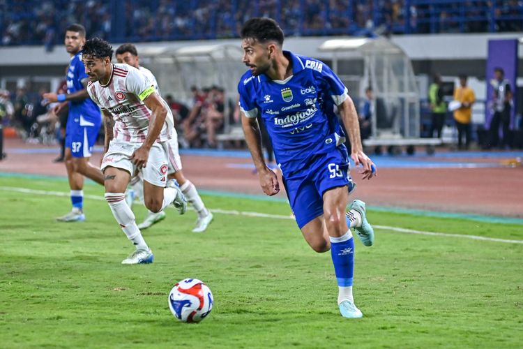 Frans Putros Berubah Jadi Bek Kiri di Persib Bandung Frans Putros Berubah Jadi Bek Kiri di Persib Bandung