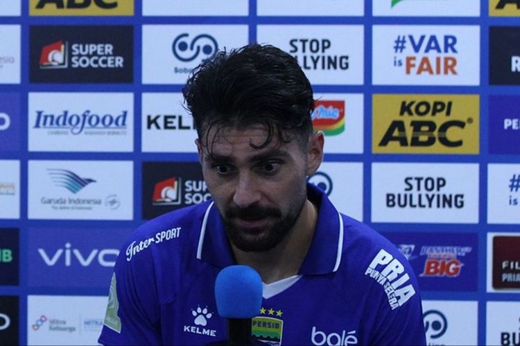 Debut Manis! Frans Putros Langsung Curi Hati Bobotoh Debut Manis! Frans Putros Langsung Curi Hati Bobotoh