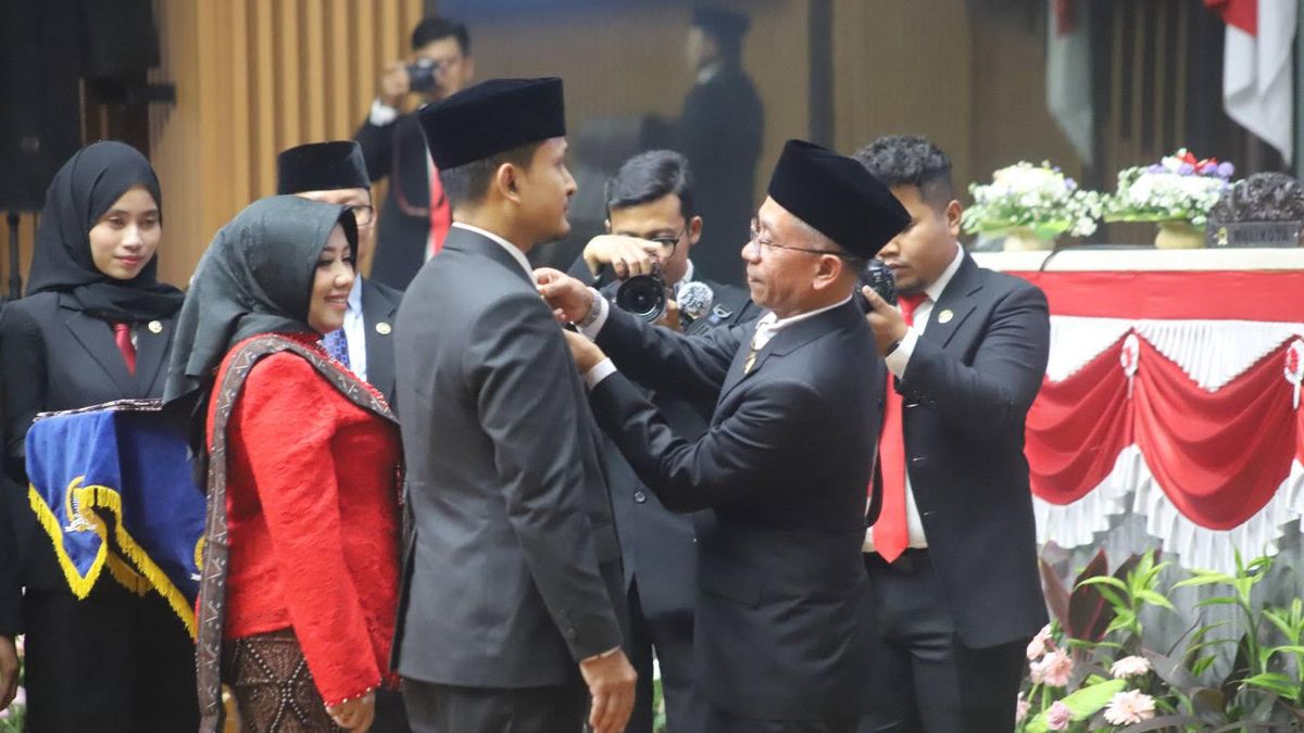 DPRD Bandung Resmi Tambah Dua Wajah Baru DPRD Bandung Resmi Tambah Dua Wajah Baru