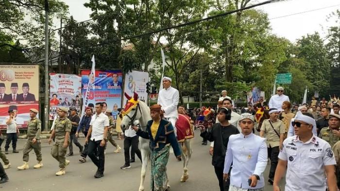 Kirab Budaya Bandung: 100 Petugas Dikerahkan Bersihkan Jalur HUT Jabar ke-80 Kirab Budaya Bandung: 100 Petugas Dikerahkan Bersihkan Jalur HUT Jabar ke-80