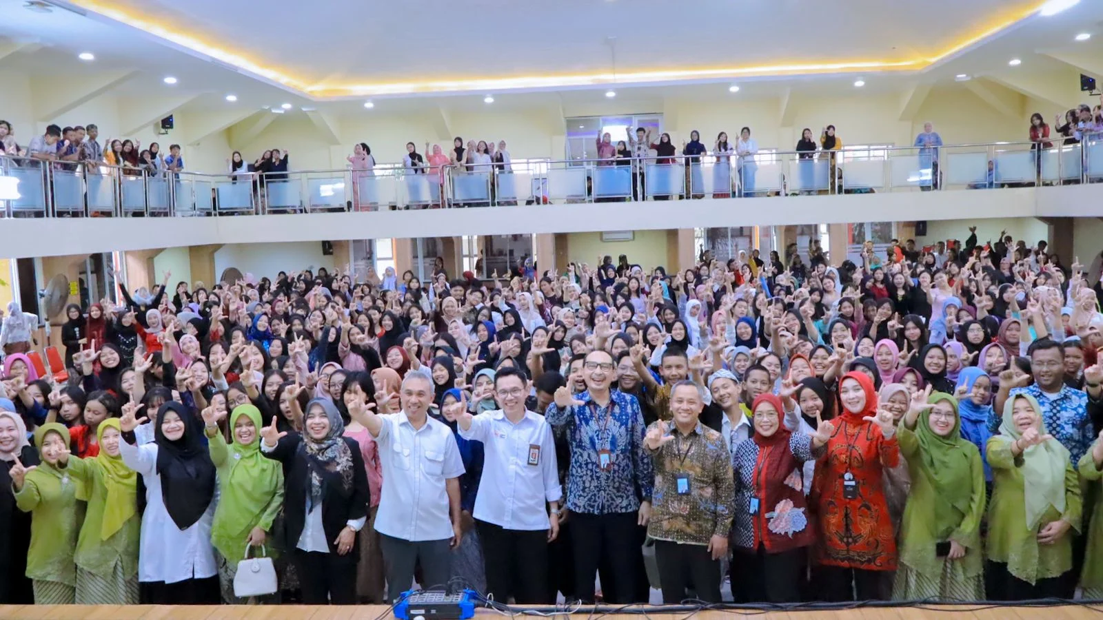 Budaya Menabung Pelajar Bandung: bank bjb Kenalkan QRIS dan Tabungan SIMPEL Budaya Menabung Pelajar Bandung: bank bjb Kenalkan QRIS dan Tabungan SIMPEL