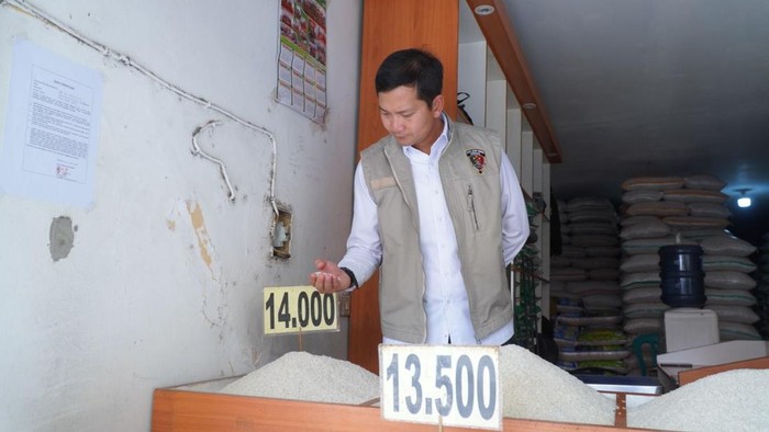 Polda Jabar Jamin Harga Beras Sesuai HET Polda Jabar Jamin Harga Beras Sesuai HET