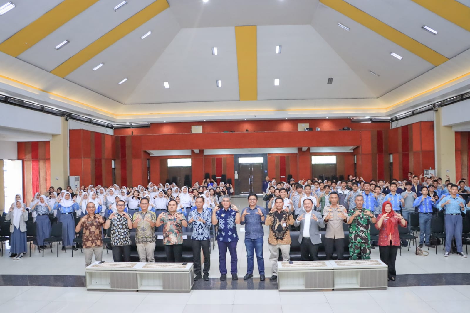 Data Pemilih Pemula Bandung: Peran Siswa SMA, OSIS, dan Guru Data Pemilih Pemula Bandung: Peran Siswa SMA, OSIS, dan Guru