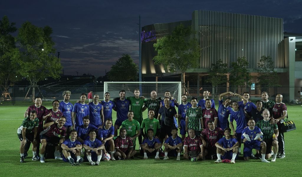 Persib Bandung 2025: Skuad Lengkap dan Jersey Anyar Resmi Diluncurkan di GBLA Persib Bandung 2025: Skuad Lengkap dan Jersey Anyar Resmi Diluncurkan di GBLA
