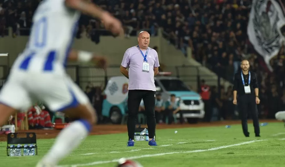 Persib Bandung Waspadai PSIM, Bojan Hodak Minta Fokus Penuh Persib Bandung Waspadai PSIM, Bojan Hodak Minta Fokus Penuh