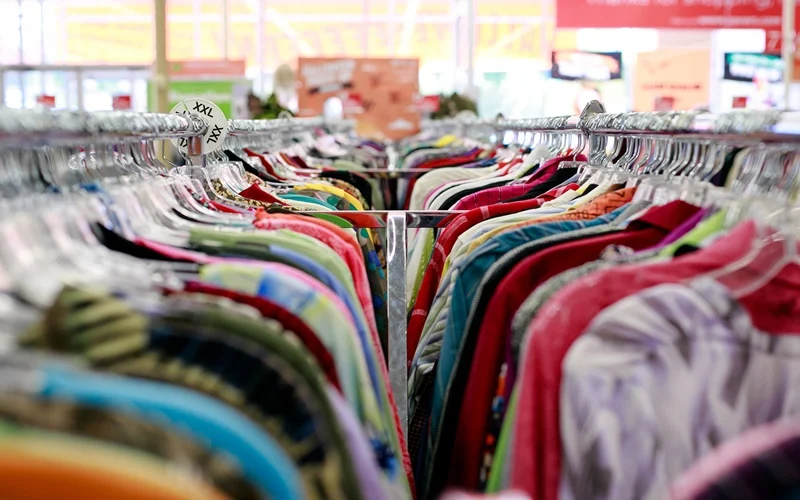 Bisnis Pakaian Thrift Bandung: Peluang Untung dari Barang Bekas Bisnis Pakaian Thrift Bandung: Peluang Untung dari Barang Bekas