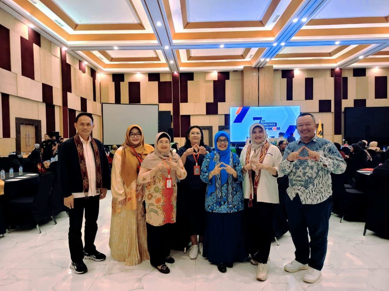 Prodi PJJ Ilmu Komunikasi UNSIA Berpartisipasi dalam Kongres Ke-VII ASPIKOM 2025 di Makassar: Menguatkan Kolaborasi dan Mutu Pendidikan Komunikasi di Era Digital Prodi PJJ Ilmu Komunikasi UNSIA Berpartisipasi dalam Kongres Ke-VII ASPIKOM 2025 di Makassar: Menguatkan Kolaborasi dan Mutu Pendidikan Komunikasi di Era Digital