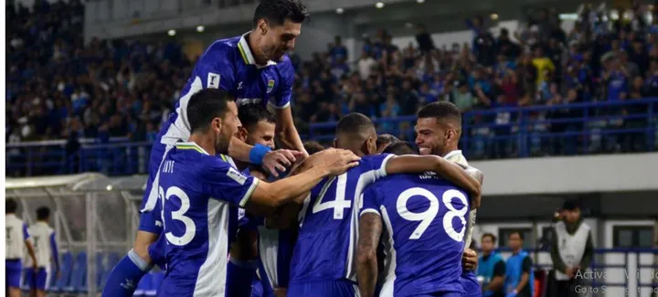 Persib Siap Tempur! Rotasi Besar Jelang Lawan Arema FC Persib Siap Tempur! Rotasi Besar Jelang Lawan Arema FC