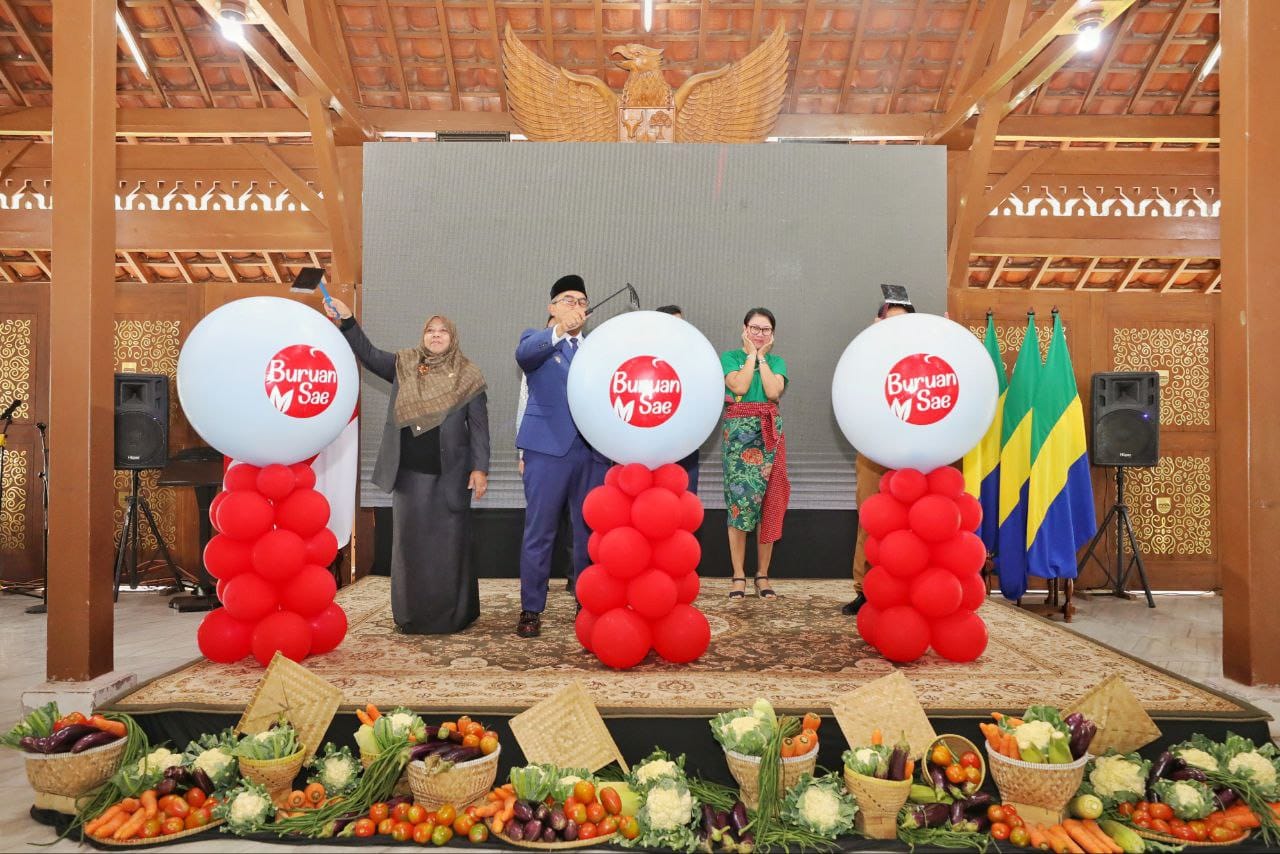 Logo Baru Buruan Sae: Dari Pekarangan Warga Logo Baru Buruan Sae: Dari Pekarangan Warga