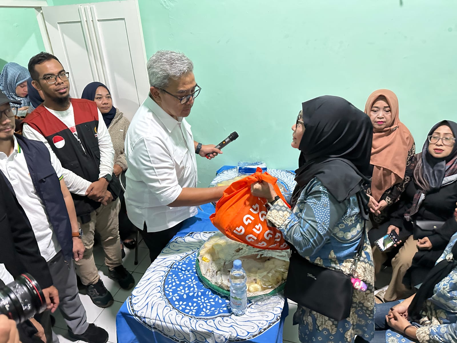 Bantuan Sembako untuk Lansia Bandung, Golden Future & Pemkot Kolaborasi Sosial Bantuan Sembako untuk Lansia Bandung, Golden Future & Pemkot Kolaborasi Sosial