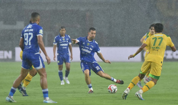 Debut Thom Haye Persib Bandung, Professor Nikmati Sambutan Hangat Bobotoh di GBLA Debut Thom Haye Persib Bandung, Professor Nikmati Sambutan Hangat Bobotoh di GBLA