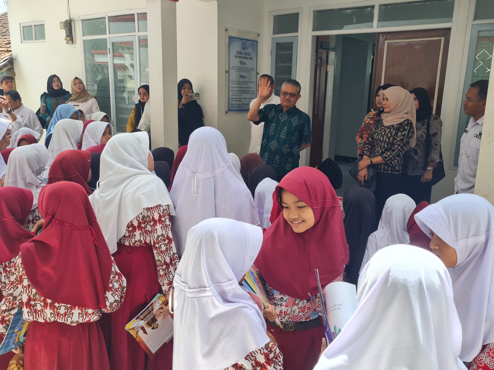 Bantuan Buku Perpusnas Hidupkan Budaya Baca di Jawa Barat Bantuan Buku Perpusnas Hidupkan Budaya Baca di Jawa Barat