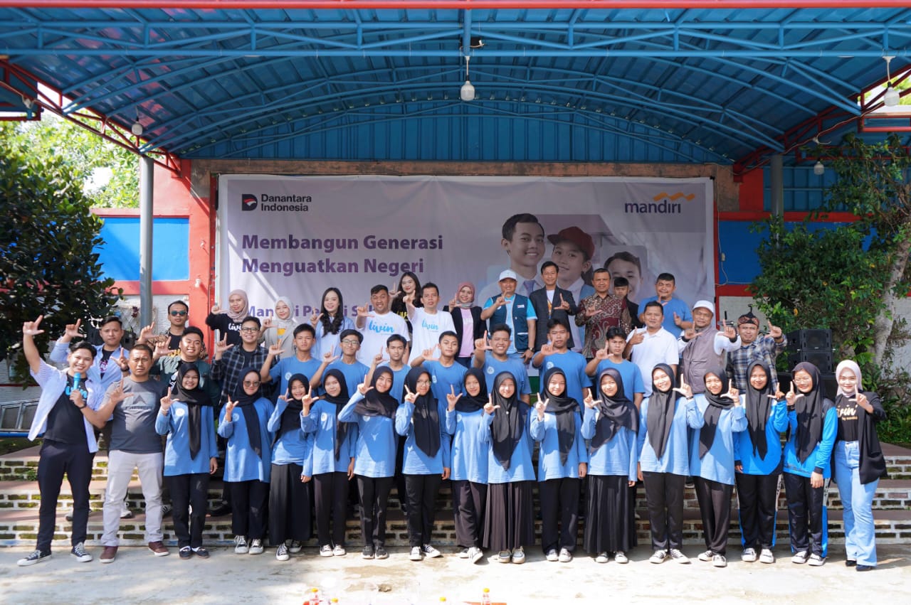 Mandiri Peduli Sekolah: Dukung Pendidikan Nasional dengan Hadirkan Lingkungan Belajar Layak di Jawa Barat Mandiri Peduli Sekolah: Dukung Pendidikan Nasional dengan Hadirkan Lingkungan Belajar Layak di Jawa Barat