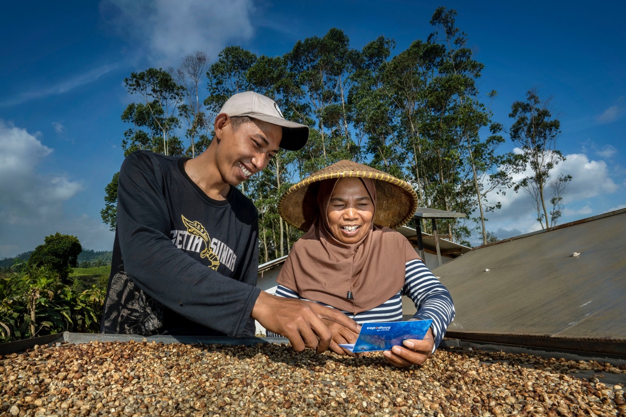 BRI Raih Penghargaan Pilar Sosial 2025 Katadata ESG Index Awards Berkat Pemberdayaan UMKM BRI Raih Penghargaan Pilar Sosial 2025 Katadata ESG Index Awards Berkat Pemberdayaan UMKM