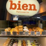 Kenapa Orang Rela Antre Pagi Demi Bien Patisserie Cihapit?