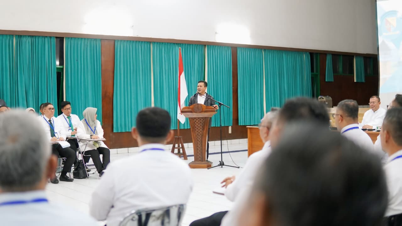 Kang DS Tekankan Peningkatan Kapasitas Manajerial untuk Perkuat Sinergi Pusat dan Daerah Kang DS Tekankan Peningkatan Kapasitas Manajerial untuk Perkuat Sinergi Pusat dan Daerah