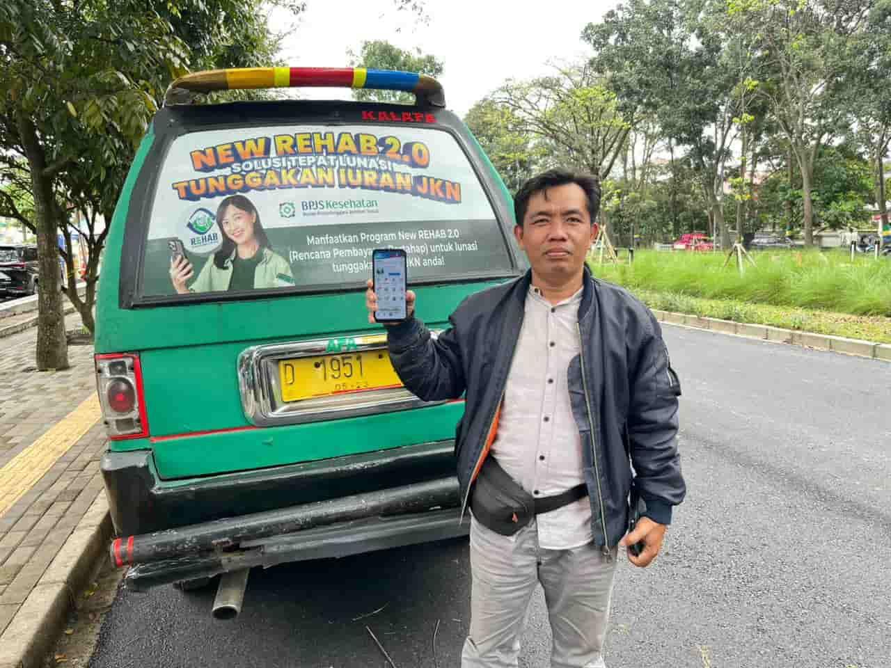 Program JKN Bandung: Sopir Angkot Jadi Pahlawan Informasi Kesehatan Masyarakat Program JKN Bandung: Sopir Angkot Jadi Pahlawan Informasi Kesehatan Masyarakat