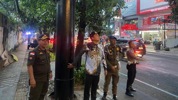 Reklame Ilegal Bandung di Jalan Riau Bikin Wawali Geram, Satpol PP Siap Bongkar Reklame Ilegal Bandung di Jalan Riau Bikin Wawali Geram, Satpol PP Siap Bongkar